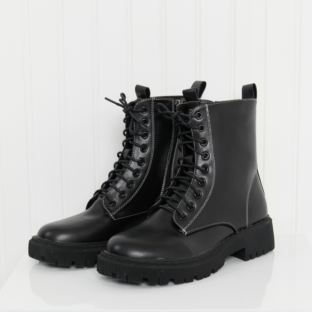✨NEW ARRIVAL✨ Weeboo Set the Mood Lug Sole Combat Booties